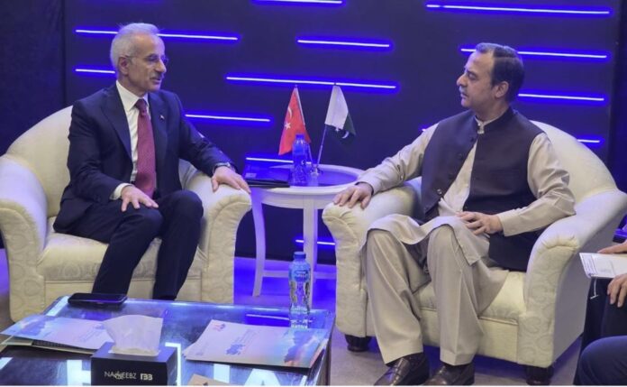 Pakistan-Turkiye-discuss-joint-ventures-in-shipbuilding-explore-launch-of-ferry-service-e1761307908952-1024x631