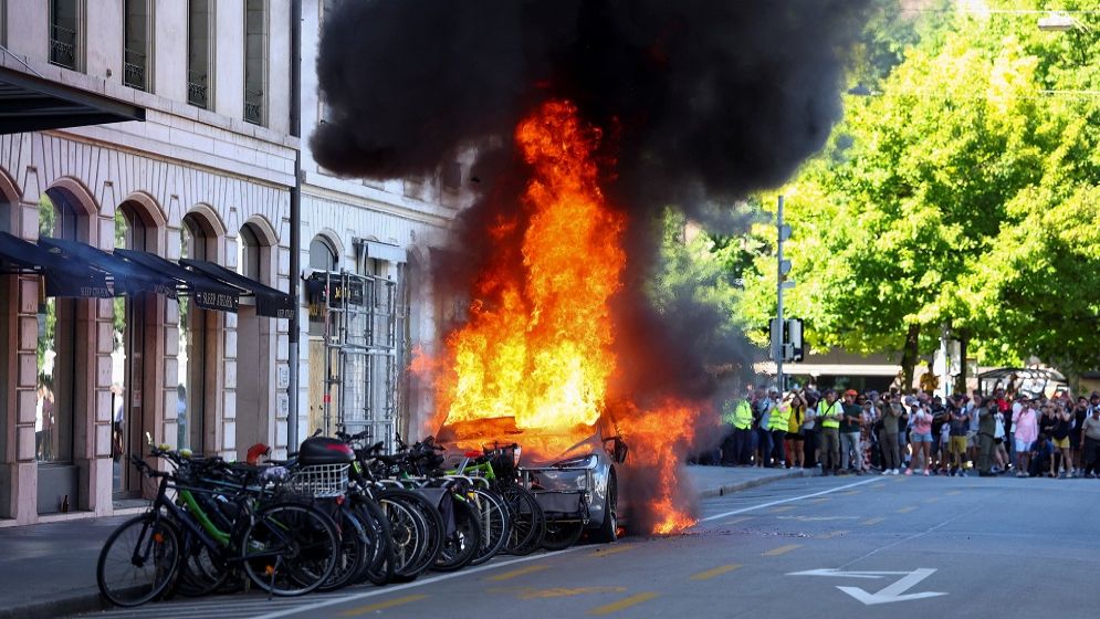 G7-SUMMIT-PROTESTS-6a300f749e009