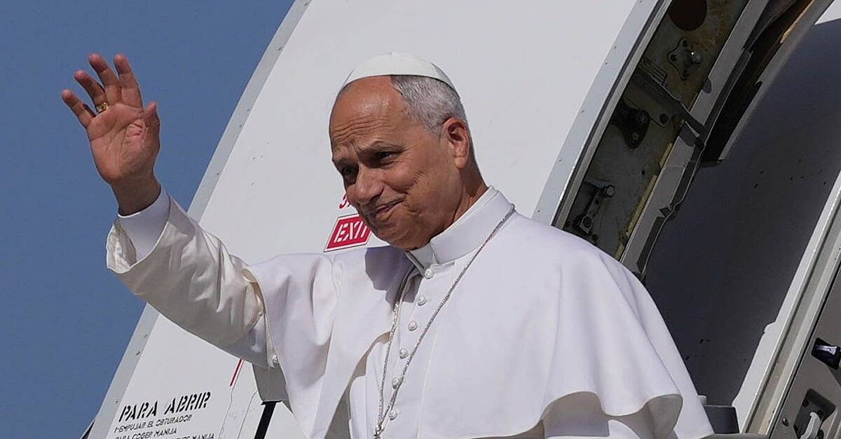 pope-visiting-dock-of-shame-in-canary-islands-where-migrants-slept-in-squalor