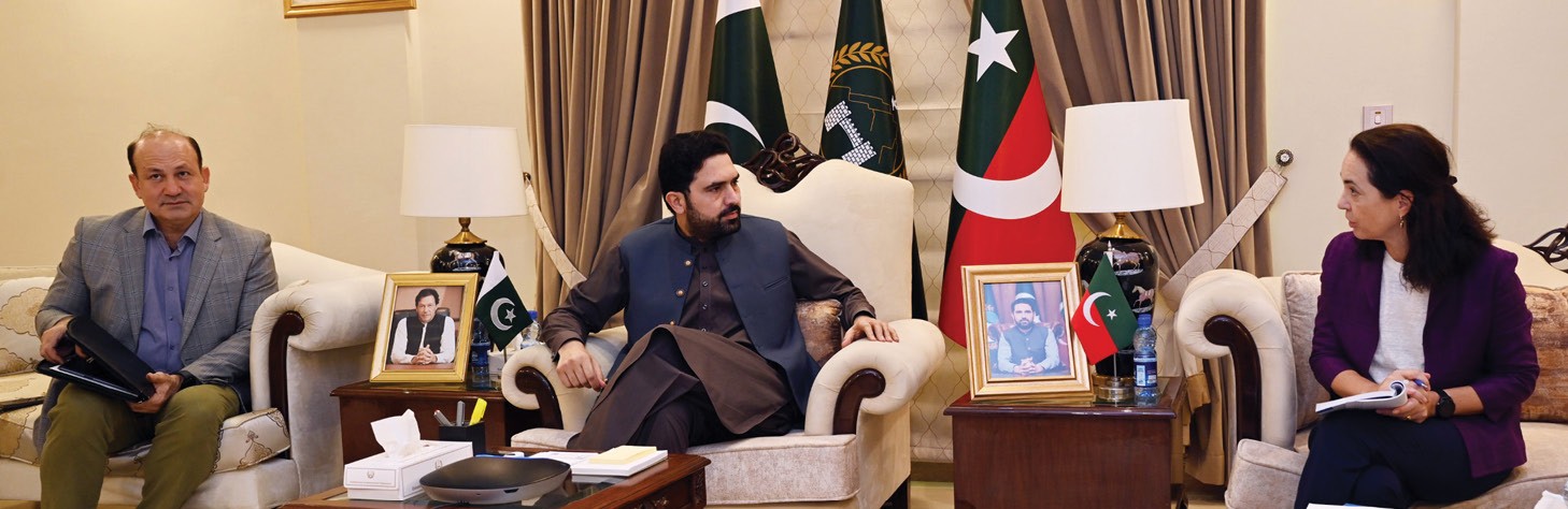 KP CM Afridi meets WFP country head, discusses future cooperation