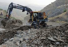 Work underway to remove debris of Pak-Afghan highway