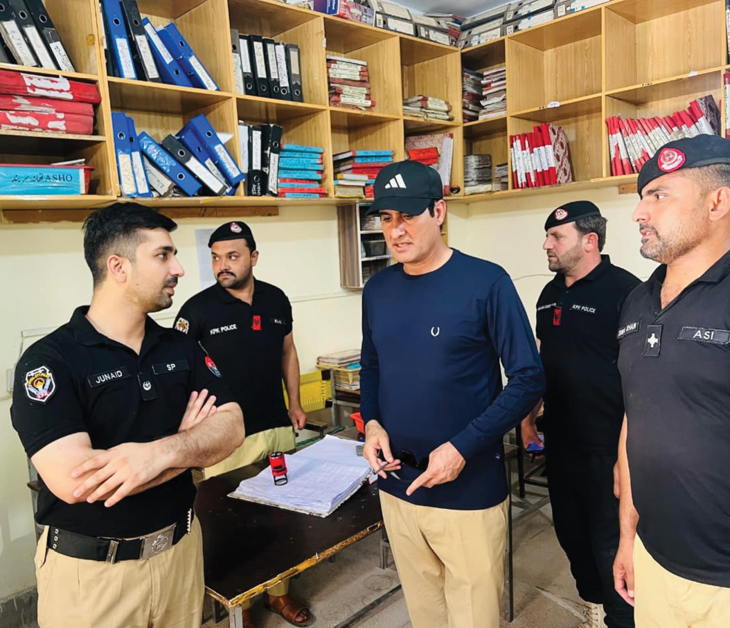 New SP Cantt reviews security arrangements at Sarband police station, checkposts