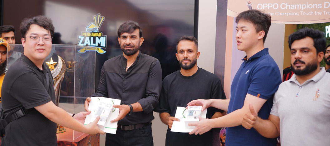 OPPO celebrates Peshawar Zalmi’s PSL 2026 trophy with Zalmi players and fans