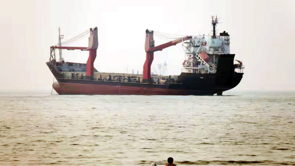 A ship ran aground in Strait of Hormuz