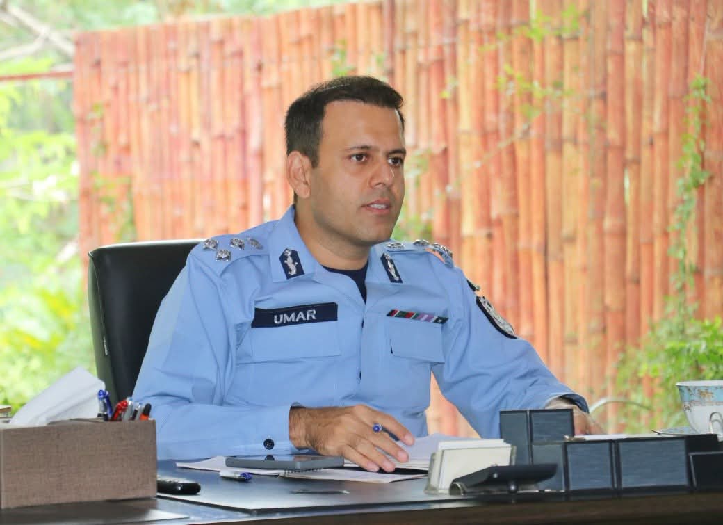 DIG Rana Umar holds orderly room to address police officers’ grievances