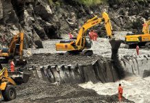 China halts rescue at Tibet disaster epicenter over flood risk