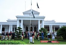 Kundi hoists national flag at Governor House, reaffirms support for security forces on Independence Day