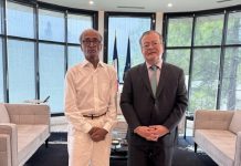 Pakistani-origin news vendor meets French Ambassador