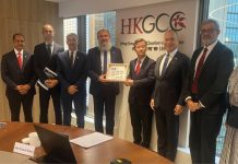 Commerce Minister visits Hong Kong GCC, engages Pakistani diaspora