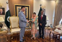 KP Governor honors nurse Razia for saving baby in PIMS nursery fire